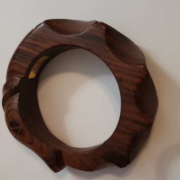 Natural Carved Wood chunky bracelet 7 1/4" measures 2.5" across - Picture 4 of 5